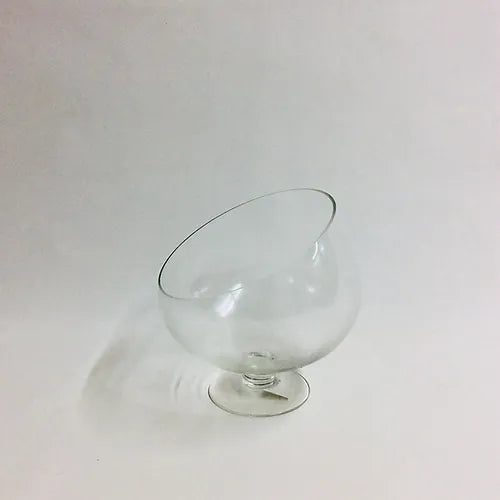 קערת זכוכית חתוכה על רגל