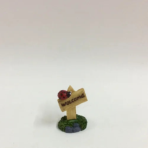 חיפושית על שלט WELCOME